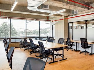 Foto 1 de Alquiler de oficina corporativa para 4 personas en Bogota, Spaces Colina Campestre.