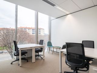 Foto 8 de Alquiler de oficina corporativa para 4 personas en Bogota, Spaces Colina Campestre.