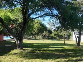 Foto 2 de VENTA DOS CASAS CON PISCINA AMPIO PARQUE VISTA A SIERRAS CALAMUCHITA