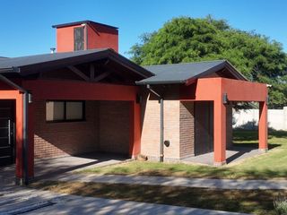 Foto 3 de VENTA DOS CASAS CON PISCINA AMPIO PARQUE VISTA A SIERRAS CALAMUCHITA