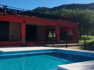 Foto 6 de VENTA DOS CASAS CON PISCINA AMPIO PARQUE VISTA A SIERRAS CALAMUCHITA