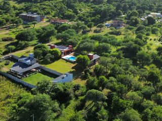 Foto 9 de VENTA DOS CASAS CON PISCINA AMPIO PARQUE VISTA A SIERRAS CALAMUCHITA