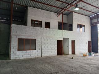 Foto 2 de Alquiler Nave Industrial Terminal Terrestre 650m2