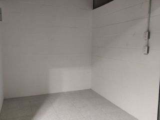 Foto 4 de EN VENTA LOCAL PARA TIENDA, DEP+OSITO O ALMACÉN.