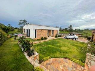 Foto 4 de ESPECTACULAR CASA CAMPESTRE MODERNA CON VISTA A UN LAGO