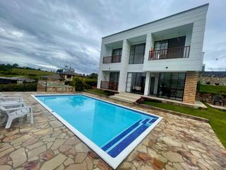 Foto 5 de ESPECTACULAR CASA CAMPESTRE MODERNA CON VISTA A UN LAGO