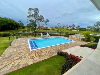 Foto 6 de ESPECTACULAR CASA CAMPESTRE MODERNA CON VISTA A UN LAGO