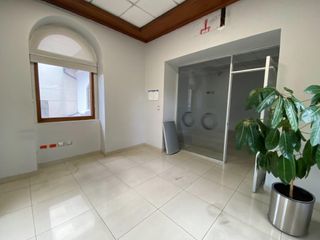 Foto 9 de Venta de local comercial con oficinas, sector La Mariscal - Quito