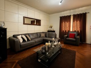 Foto 2 de ¡Casa En Esquina A Precio De Terreno! Ubicación Estratégica!