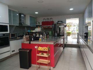 Foto 9 de Hermosa Casa 1250 m², Piscina Jardin - Zona Batallones, Surco