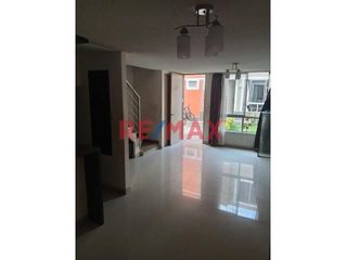 Foto 16 de Casa Semiamoblada Y Remodelada De 3 Pisos Mas Terraza En Condominio