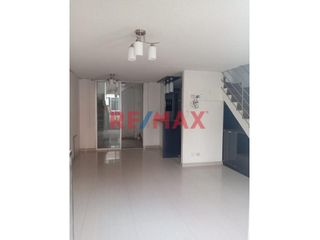Foto 17 de Casa Semiamoblada Y Remodelada De 3 Pisos Mas Terraza En Condominio