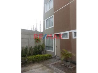 Foto 1 de Casa Semiamoblada Y Remodelada De 3 Pisos Mas Terraza En Condominio