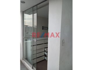 Foto 5 de Casa Semiamoblada Y Remodelada De 3 Pisos Mas Terraza En Condominio