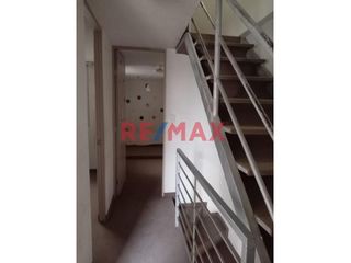 Foto 12 de Casa Semiamoblada Y Remodelada De 3 Pisos Mas Terraza En Condominio