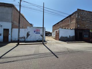 Foto 1 de Amplio Terreno Comercial frente al Mar