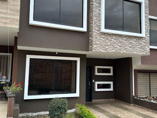 Foto 1 de DE OPORTUNIDAD CASA EN RENTA
