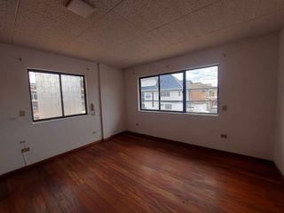 Foto 24 de PROPIEDAD COMERCIAL CASA EN ARRIENDO EN CUENCA SECTOR AVE PASEO DE LOS CAÑARIS y Av. Max Uhle