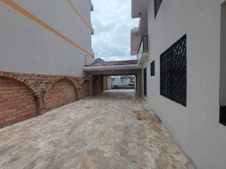Foto 29 de PROPIEDAD COMERCIAL CASA EN ARRIENDO EN CUENCA SECTOR AVE PASEO DE LOS CAÑARIS y Av. Max Uhle