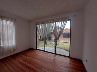 Foto 22 de PROPIEDAD COMERCIAL CASA EN ARRIENDO EN CUENCA SECTOR AVE PASEO DE LOS CAÑARIS y Av. Max Uhle