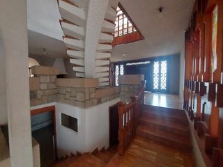 Foto 38 de PROPIEDAD COMERCIAL CASA EN ARRIENDO EN CUENCA SECTOR AVE PASEO DE LOS CAÑARIS y Av. Max Uhle
