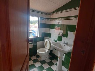 Foto 5 de PROPIEDAD COMERCIAL CASA EN ARRIENDO EN CUENCA SECTOR AVE PASEO DE LOS CAÑARIS y Av. Max Uhle