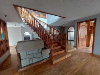 Foto 42 de PROPIEDAD COMERCIAL CASA EN ARRIENDO EN CUENCA SECTOR AVE PASEO DE LOS CAÑARIS y Av. Max Uhle