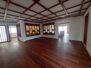 Foto 39 de PROPIEDAD COMERCIAL CASA EN ARRIENDO EN CUENCA SECTOR AVE PASEO DE LOS CAÑARIS y Av. Max Uhle