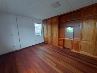 Foto 16 de PROPIEDAD COMERCIAL CASA EN ARRIENDO EN CUENCA SECTOR AVE PASEO DE LOS CAÑARIS y Av. Max Uhle
