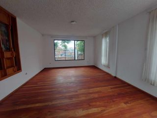 Foto 17 de PROPIEDAD COMERCIAL CASA EN ARRIENDO EN CUENCA SECTOR AVE PASEO DE LOS CAÑARIS y Av. Max Uhle