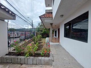 Foto 30 de PROPIEDAD COMERCIAL CASA EN ARRIENDO EN CUENCA SECTOR AVE PASEO DE LOS CAÑARIS y Av. Max Uhle