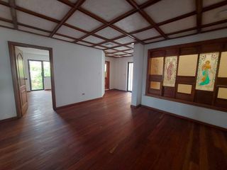 Foto 9 de PROPIEDAD COMERCIAL CASA EN ARRIENDO EN CUENCA SECTOR AVE PASEO DE LOS CAÑARIS y Av. Max Uhle