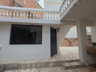 Foto 40 de PROPIEDAD COMERCIAL CASA EN ARRIENDO EN CUENCA SECTOR AVE PASEO DE LOS CAÑARIS y Av. Max Uhle