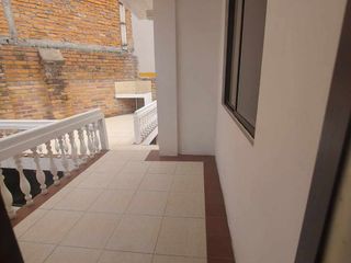 Foto 12 de PROPIEDAD COMERCIAL CASA EN ARRIENDO EN CUENCA SECTOR AVE PASEO DE LOS CAÑARIS y Av. Max Uhle