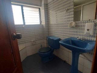 Foto 7 de PROPIEDAD COMERCIAL CASA EN ARRIENDO EN CUENCA SECTOR AVE PASEO DE LOS CAÑARIS y Av. Max Uhle