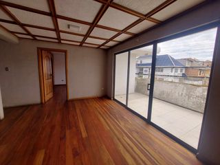 Foto 8 de PROPIEDAD COMERCIAL CASA EN ARRIENDO EN CUENCA SECTOR AVE PASEO DE LOS CAÑARIS y Av. Max Uhle