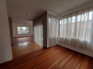 Foto 13 de PROPIEDAD COMERCIAL CASA EN ARRIENDO EN CUENCA SECTOR AVE PASEO DE LOS CAÑARIS y Av. Max Uhle