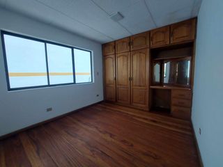 Foto 20 de PROPIEDAD COMERCIAL CASA EN ARRIENDO EN CUENCA SECTOR AVE PASEO DE LOS CAÑARIS y Av. Max Uhle