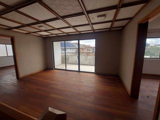 Foto 10 de PROPIEDAD COMERCIAL CASA EN ARRIENDO EN CUENCA SECTOR AVE PASEO DE LOS CAÑARIS y Av. Max Uhle
