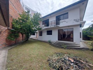 Foto 44 de PROPIEDAD COMERCIAL CASA EN ARRIENDO EN CUENCA SECTOR AVE PASEO DE LOS CAÑARIS y Av. Max Uhle