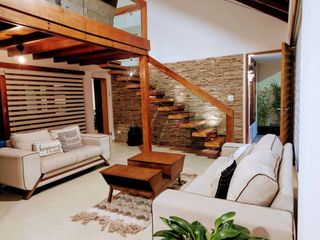 Foto 2 de Casa de arriendo o venta en nayón de 5 dormitorios dentro de urbanización