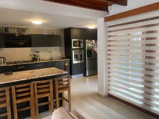 Foto 9 de Casa de arriendo o venta en nayón de 5 dormitorios dentro de urbanización