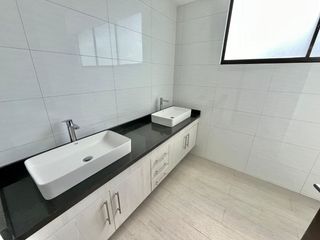 Foto 11 de DE VENTA DEPARTAMENTO 3D CON BANO, QUITO TENIS
