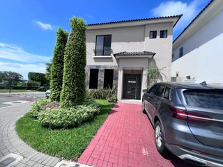 Foto 2 de EN ALQUILER CASA ESQUINERA AMOBLADA EN VIA A LA COSTA, URB PORTO ALEGRE, KM 12.5