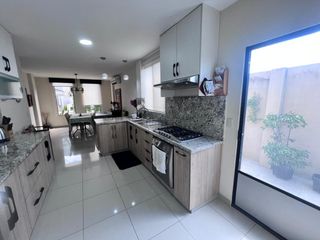 Foto 13 de EN ALQUILER CASA ESQUINERA AMOBLADA EN VIA A LA COSTA, URB PORTO ALEGRE, KM 12.5