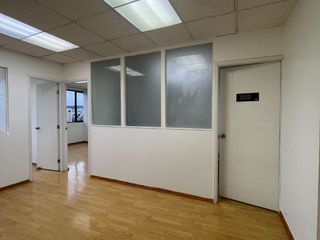 Foto 8 de Espaciosa oficina en renta - 6to piso Av. Colón