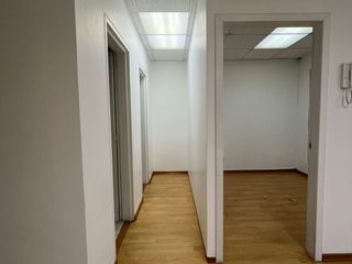 Foto 2 de Espaciosa oficina en renta - 6to piso Av. Colón