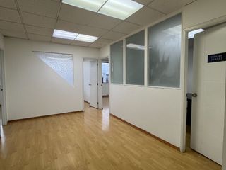 Foto 3 de Espaciosa oficina en renta - 6to piso Av. Colón
