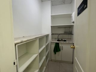 Foto 6 de Espaciosa oficina en renta - 6to piso Av. Colón