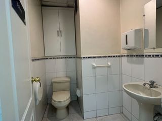 Foto 7 de Espaciosa oficina en renta - 6to piso Av. Colón
